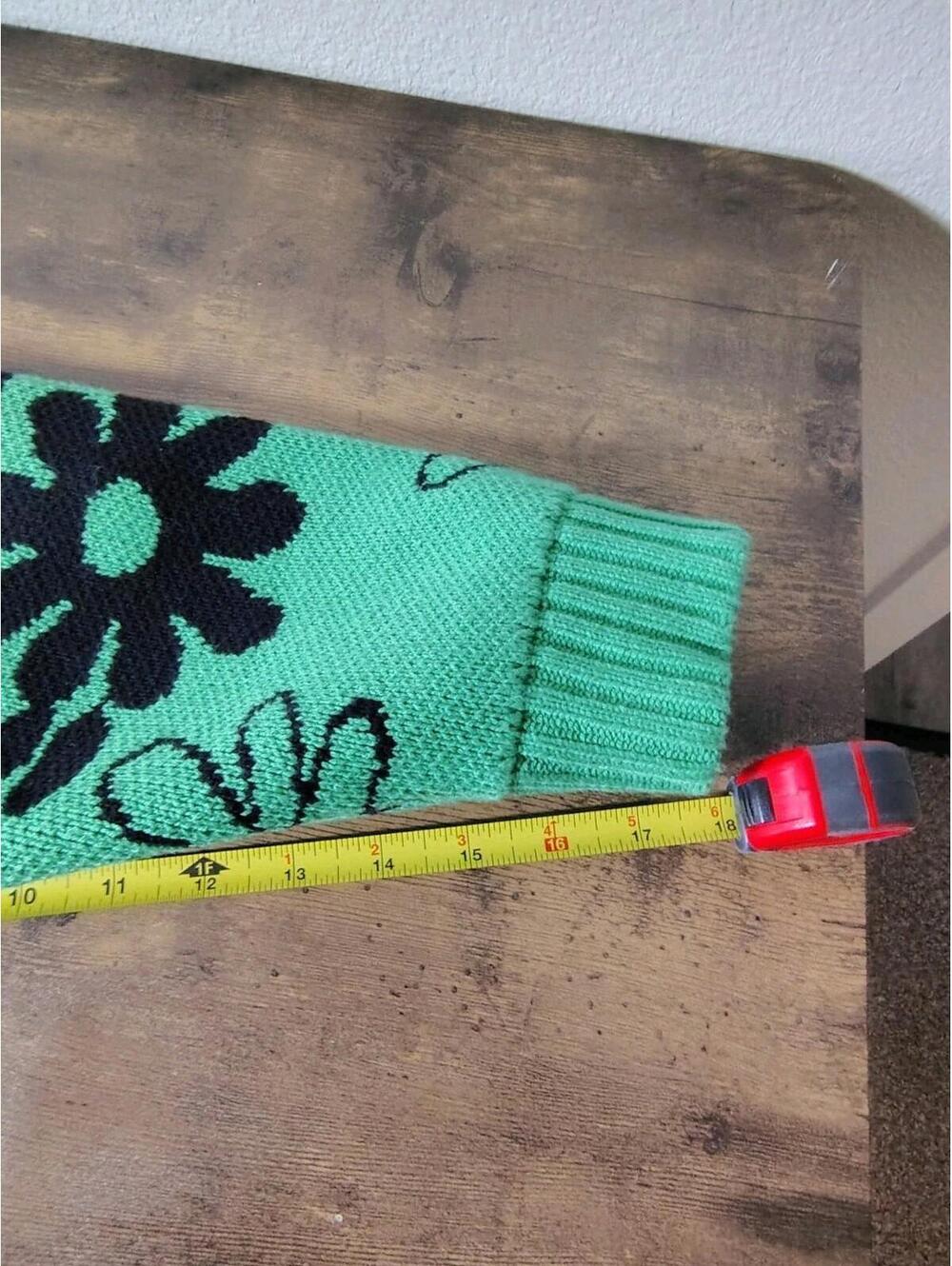 Women's Sweater Green Flower Black Flowers Hippie Retro Chic Sz S fits M/L - Picture 9 of 9